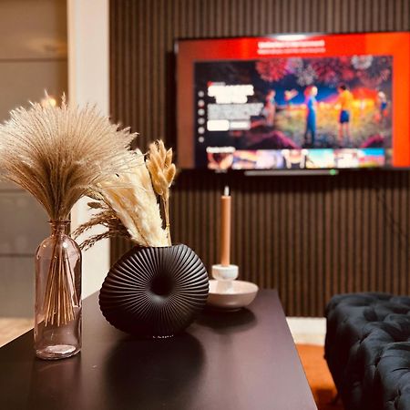 شقة Cologne Luxe Living: Opulent Elegance Unleashed المظهر الخارجي الصورة