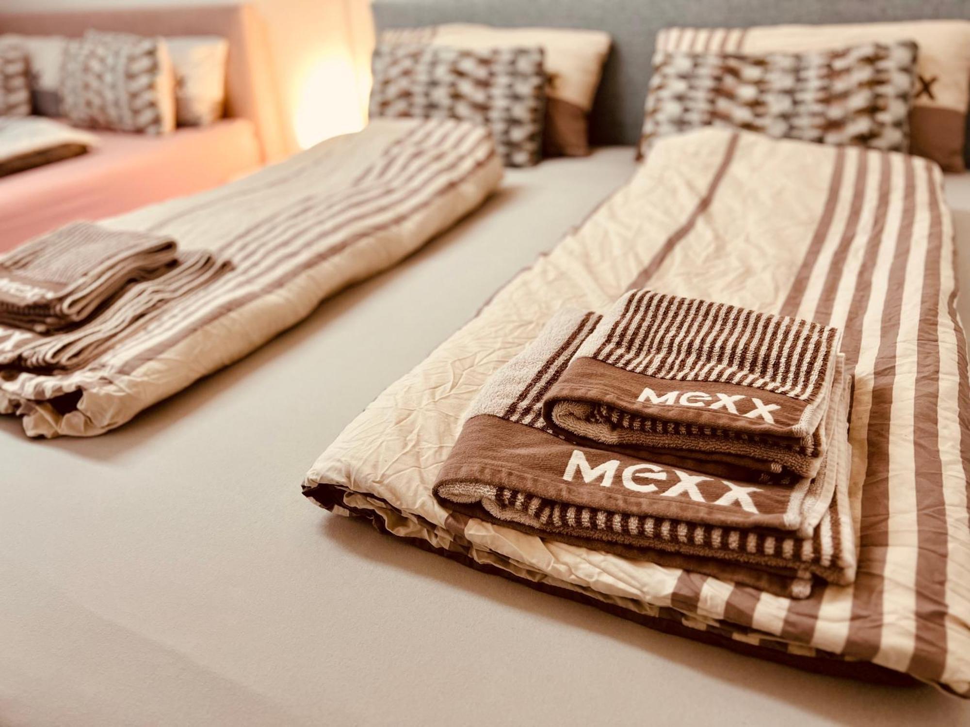 شقة Cologne Luxe Living: Opulent Elegance Unleashed المظهر الخارجي الصورة